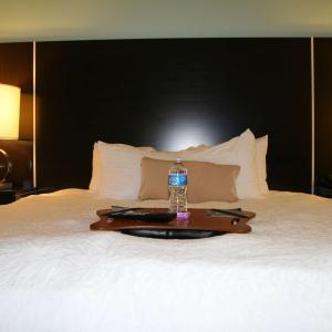 King Room with King Bed - Non-Smoking