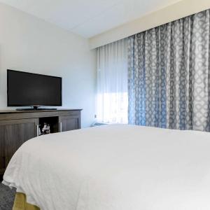 Queen Room with Bath Tub - Disability Access/Non-Smoking 
