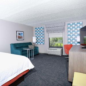 King Studio Suite with Whirlpool - Non-Smoking
