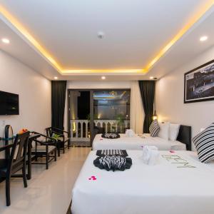 Deluxe Double or Twin Room with Pool View