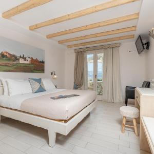 Double Room with Partial Sea View
