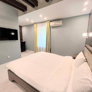 King Room with Balcony