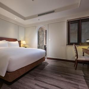 Colonial Deluxe Double Internal Window 