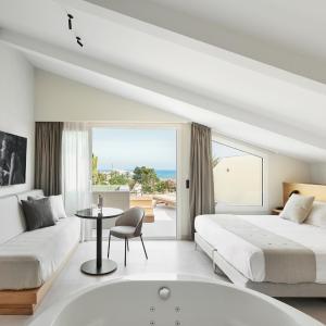 Suite with Spa Bath