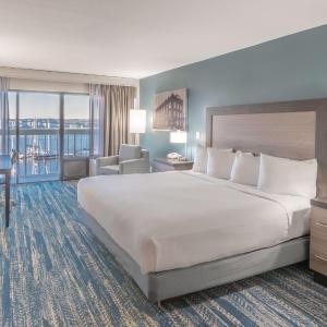 King Room with River View and Balcony - Non-Smoking