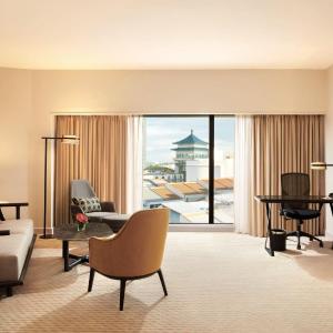 Premium King Suite with River View