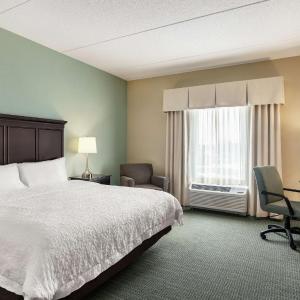 King Room with Accessible Tub - Mobility and Hearing Access/Non-Smoking