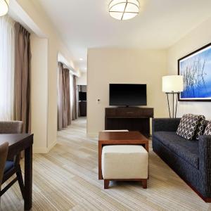 Corner King Suite - Disability Access