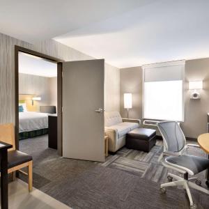 Queen Suite - Mobility Access/Non-Smoking