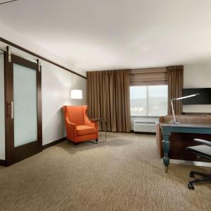 One-Bedroom King Suite - Mobility and Hearing Access Tub