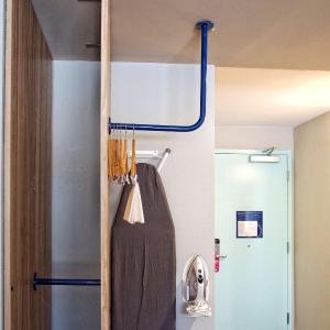 King Room with Accessible Tub - Mobility Access