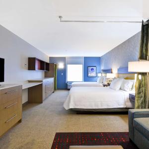 Queen Studio with Two Queen Beds - Non-Smoking