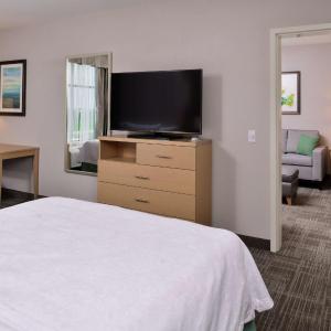 Queen Suite with Two Queen Beds - Hearing Access/Non-Smoking
