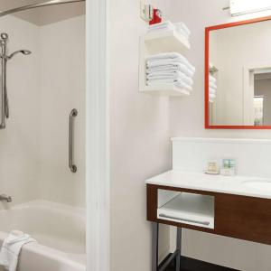 King Room - Mobility Access/Non-Smoking