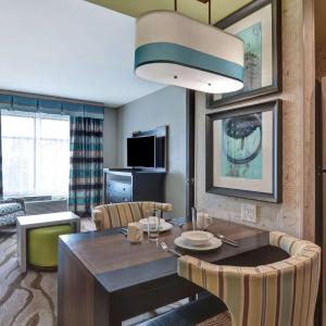 Queen Suite with Two Queen Beds - Hearing Access/Non-Smoking