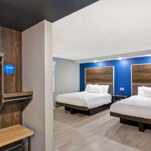 Queen Room with Two Queen Beds - Mobility Access