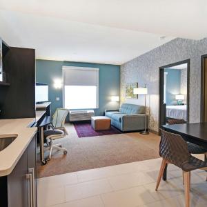 One-Bedroom King Suite - Non-Smoking