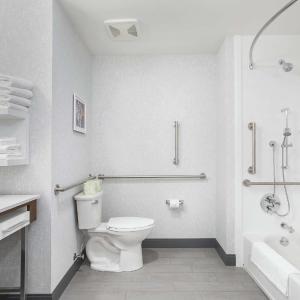 King Room - Mobility Access/Non-Smoking