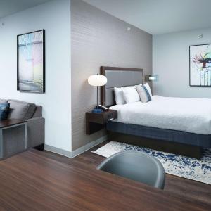 One-Bedroom King Suite - Non-Smoking