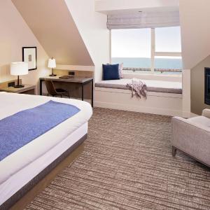Deluxe King Room with Bay View