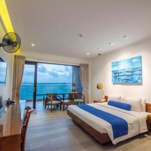 Deluxe Double or Twin Room with Sea View