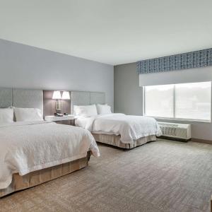 Queen Room with Bath Tub - Mobility Access/Non-Smoking