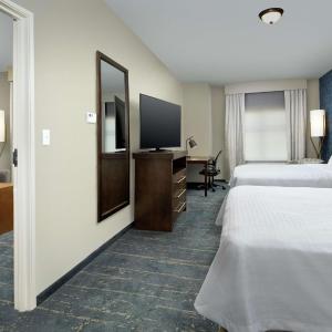 One-Bedroom Queen Suite with Two Queen Beds - Non-Smoking