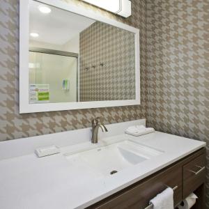 One-Bedroom King Suite - Non-Smoking