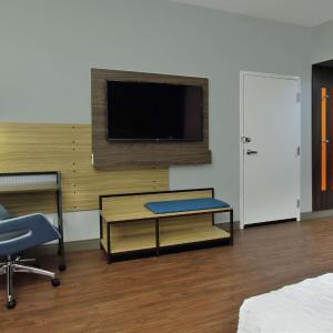 Queen Room with Two Queen Beds - Mobility Access