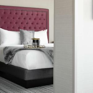 One-Bedroom King Corner Suite
