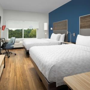 Queen Room with Two Queen Beds - Hearing Access