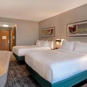 Queen Room with Two Queen Beds - Hearing Access
