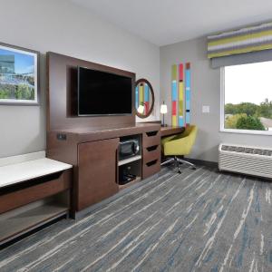 Queen Room with Bath Tub - Mobility Access/Non-Smoking