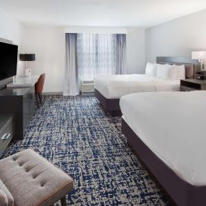 Queen Room with Two Queen Beds and Pool View - Hearing Accessible