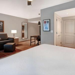 King Studio Suite - Hearing Access/Non-Smoking