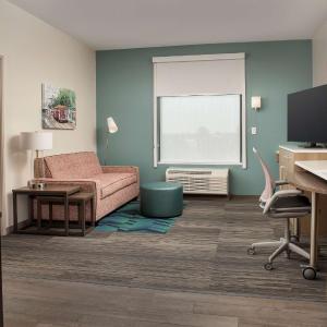 One-Bedroom King Suite - Non-Smoking