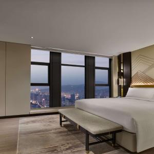 Deluxe King Suite