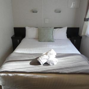 Deluxe Riverview Cabin 5 Berth