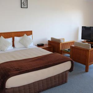 One-Bedroom Suite with Sea View