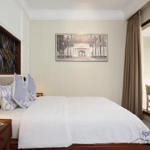 Suite with Pool View