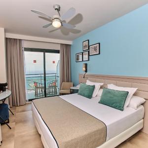 Deluxe Triple Room Sea View 