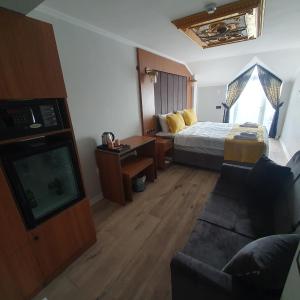 Deluxe Double Room with Balcony and Sea View