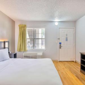 Queen Room - Disability Access - Smoking