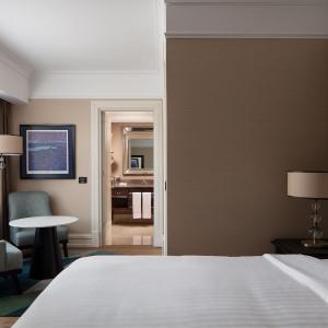 Deluxe King Room with City View