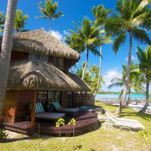 Beach Duplex Bungalow (jacuzzi)