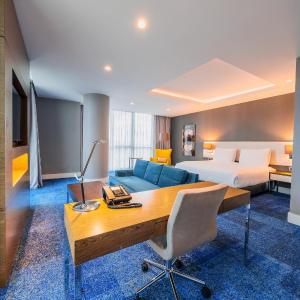 Corner Suite