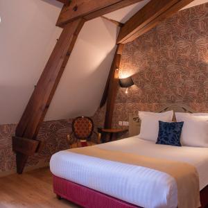 Queen Room with Garden View
