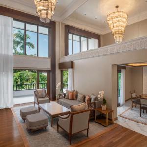 Ocean View Suite, 1 Bedroom Bi-level Suite, 1 King, Balcony with Free Daily Activity