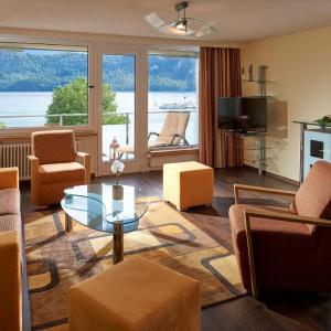 Suite with Lake View and Balcony