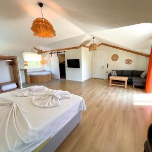 Queen Suite with Spa Bath
